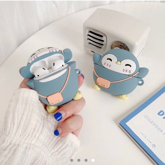 Penguin Airpods case 🐧 - Picture 4 of 4